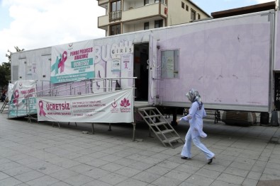 Mobil Mamografi Tırı Kent Meydanı'nda