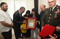 ŞEHİT BABASI - Şehit Askerin 'Şehadet Belgesi' Ailesine Takdim Edildi