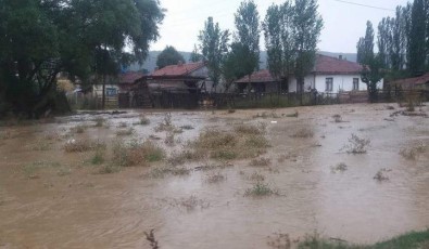 Şiddetli Yağış Altıntaş'ın Köylerinde Etkili Oldu
