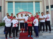 ERDEMIR - Ukrayna'da 8 Boksörümüz Yarı Finalde