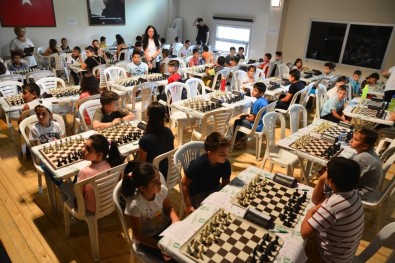 3'Üncü Satranç Turnuvası Başladı