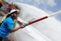 ORMAN YANGıNLARı - Afrikalı Ormancılar, Helikopterli Köpük Şovlu Yangın Tatbikatından Büyülendi