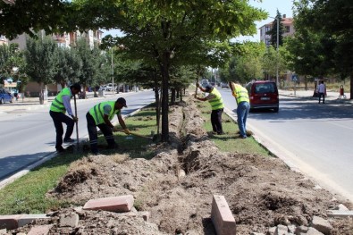 Akşehir'deki Refüjlere Otomatik Sulama Sistemi Hattı