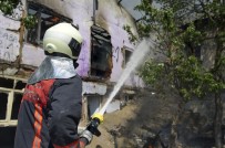 İTFAİYE MERDİVENİ - Başkent'te Peş Peşe Korkutan Yangınlar Açıklaması 4 Vatandaşı İtfaiye Kurtardı