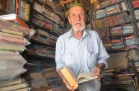 Hayatını Kitaplara Adadı