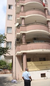 Pencereden Düşen Adam Hayatını Kaybetti