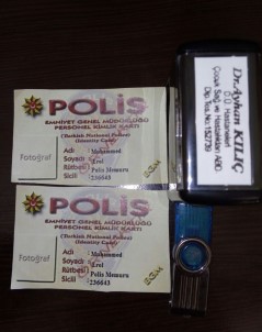 Şüphe Üzerine Durdurulan Çocuğun Üzerinden Sahte Polis Kartı Çıktı