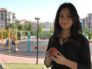 Üç Bin Yılda Açan Çiçek Umurbey Şeftalisinde Görüldü