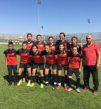 HÜSEYIN TÜRK - Döşemealtı Kadın Futbol Takımı 8 Takım Arasına Kaldı