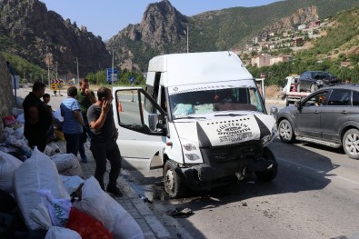 Fındık İşçilerini Taşıyan Minibüs Gümüşhane'de Kaza Yaptı Açıklaması 26 Yaralı