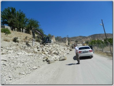 Köylerde Yol Ve Su Çalışmaları Devam Ediyor