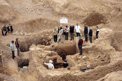 TİKA Orta Asya Tarihine Işık Tutmaya Devam Ediyor