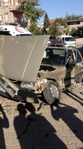 Adıyaman'da İki Otomobil Çarpıştı Açıklaması 3 Yaralı