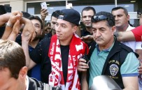 MANCHESTER - Antalyaspor'dan Nasri'ye Coşkulu Karşılama