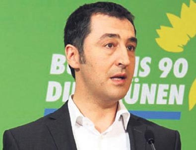 Cem Özdemir'den skandal seçim afişi!