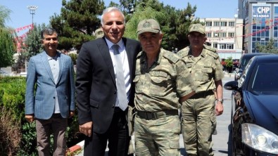 Korgeneral Çetin'den Vali Zorluoğlu'na Veda Ziyareti
