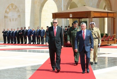 Cumhurbaşkanı Erdoğan, Ürdün'de resmi törenle karşılandı