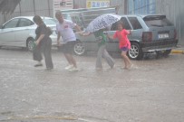 SAĞANAK YAĞMUR - 5 Dakikalık Yağış Hayatı Felç Etti