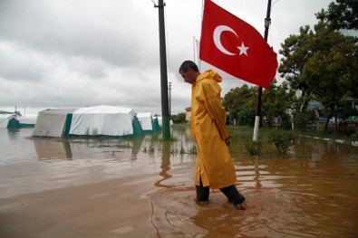 Bursa'nın Karacabey İlçesi Sular Altında