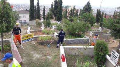 Gebze'de Mezarlıklarda Çalışmalar Sürüyor