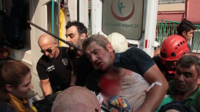 İnşaat İşçisine Saplanan Demir Çıkarıldı
