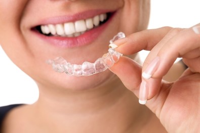 Invisalign Tedavisi Hakkında Bilinmesi Gereken 12 Nokta