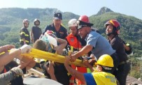 NAPOLI - İtalya'da 3 Çocuk Enkazdan Sağ Kurtarıldı