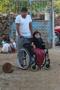 Hatay'da Yaşayan Engelli Kızın Tek Hayali Acun Ilıcalı İle Görüşmek