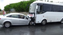 İŞÇİ SERVİSİ - Silivri Kavaklı'da İşçi Servisi İle Otomobil Çarpıştı Açıklaması 1 Ölü 6 Yaralı