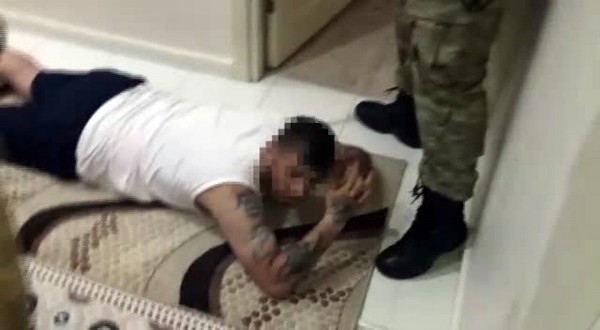 Ameliyathanede bekleyip 'baron'u yakaladılar