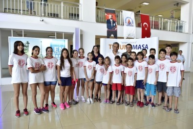 Antalyasporlu Miniklerden Başkan Uysal'a Randevusuz Ziyaret
