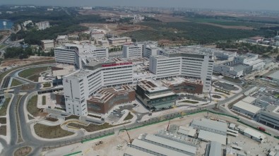 Bakan Çelik Adana Şehir Hastanesi Ve Koza Stadyumu'nu İnceledi