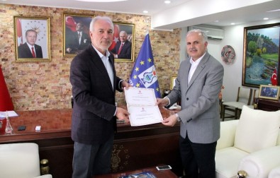 Başkan Kamil Saraçoğlu, Diyanet Vakfı'na 2 Hisse Kurban Bağışında Bulundu