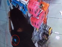 2 GENÇ KıZ - Genç Kız Cep Telefonu Kılıfı Çalarken Yakalandı