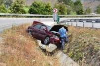 DİYABET HASTASI - Sinop'ta Otomobil Kanala Uçtu