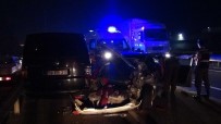 ALKOLLÜ SÜRÜCÜ - Alkollü Sürücü Kırmızı Işıkta Duran Otomobile Çarptı Açıklaması 6 Yaralı