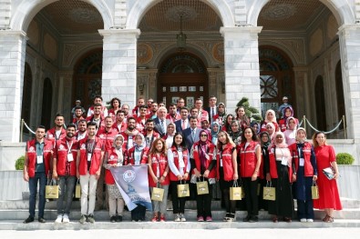 Damla Projesi Kapsamında Gönüllü Gençler, Vali Şahin'i Ziyaret Etti
