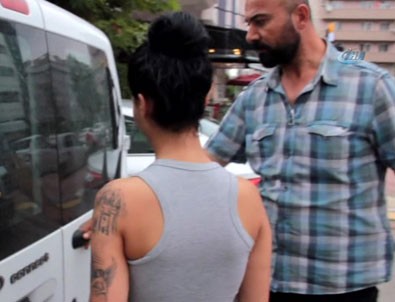 Genç kız apartman yöneticisini tabancayla vurdu