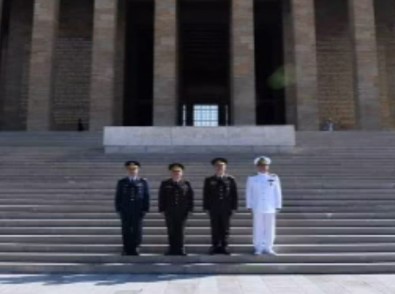 Org. Akar, Yeni Kuvvet Komutanları İle Anıtkabir'i Ziyaret Etti