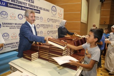 Şahinbey'de Binlerce Kur'an-I Kerim Dağtıldı