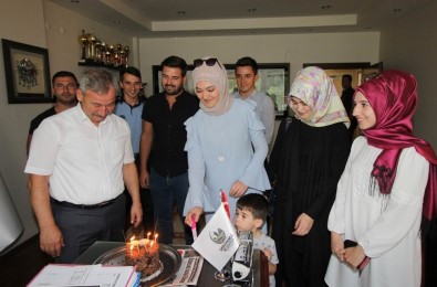 AK Parti'li Gençlerden Başkan Yaralı'ya Doğum Günü Sürprizi
