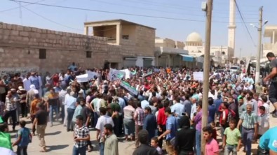 Anjara'da Suriye Rejimi Aleyhinde Yürüyüş Yapıldı