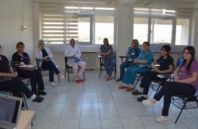 DÜ'de Bebek Bekleyen Annelere Bilgilendirme Sınıfı Açıldı