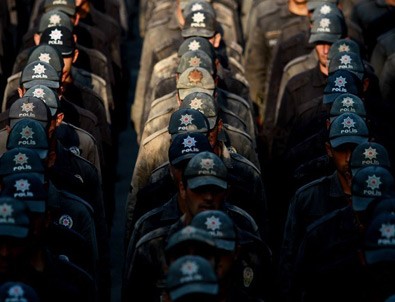 Emniyette görevinden uzaklaştırılan 734 kişi göreve iade edildi