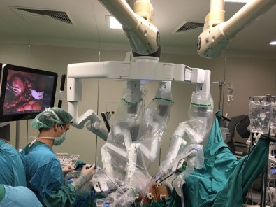 İlk Çift Konsollu Robotik Cerrahi Sistemi, Hacettepe'de Kullanılmaya Başlandı
