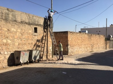 Midyat' Ta Tehlike Saçan Telefon Direği Onarıldı