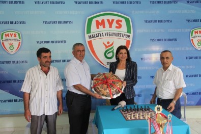 Türkiye Satranç Federasyonu Başkanı Tülay Malatya'da