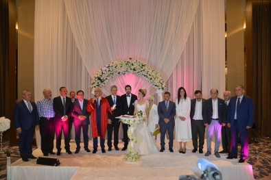 Bakan Demircan, AK Parti İl Başkanı'nın Oğlunun Düğününe Katıldı