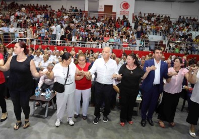 Bayraklı'da Coşkulu Bayramlaşma