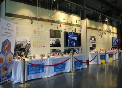 Kağıt Sanatları Akademisi'ni Tamamlayan Öğrencilere Sertifika Verildi